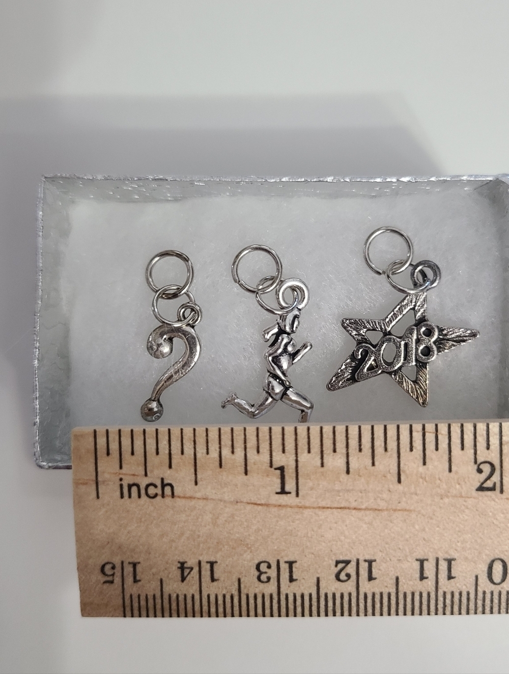 3 Charms - Question Mark, Girl Runner, 2018 Star - Picture 2 of 7